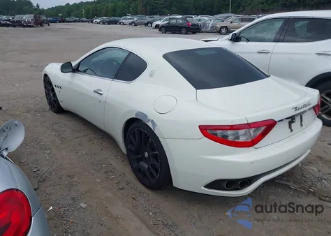 2008 Maserati Granturismo z USA, uszkodzony, nr VIN ZAMGJ45A380037572